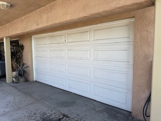 Building Photo - 253 E Plymouth St