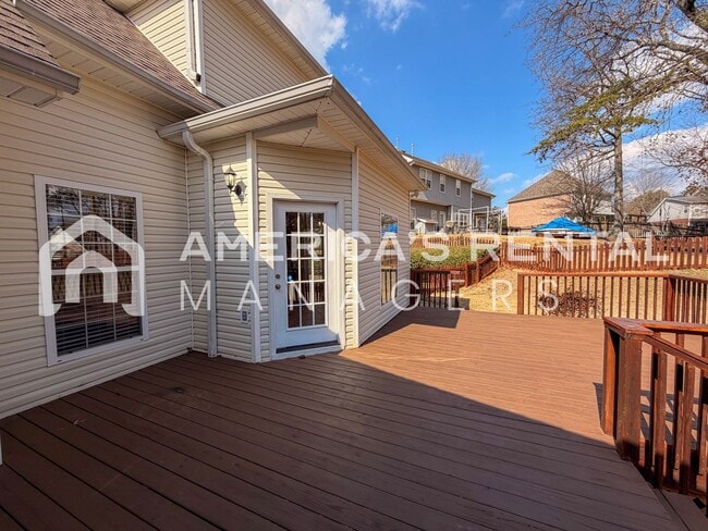 Building Photo - JUST LISTED - Spacious Five Bedroom Residence in Meadowbrook!