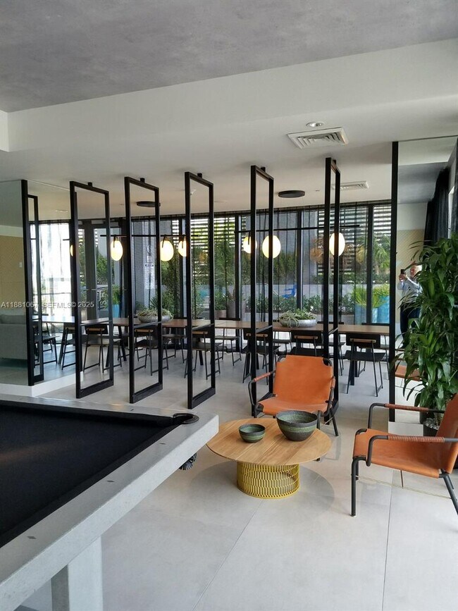 Building Photo - 121 NE 34th St