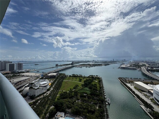 Building Photo - 900 Biscayne Blvd