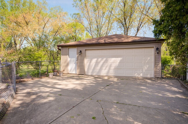 Building Photo - 1410 Concord Ln