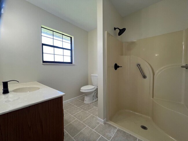 Building Photo - 2606 Dellwood Dr