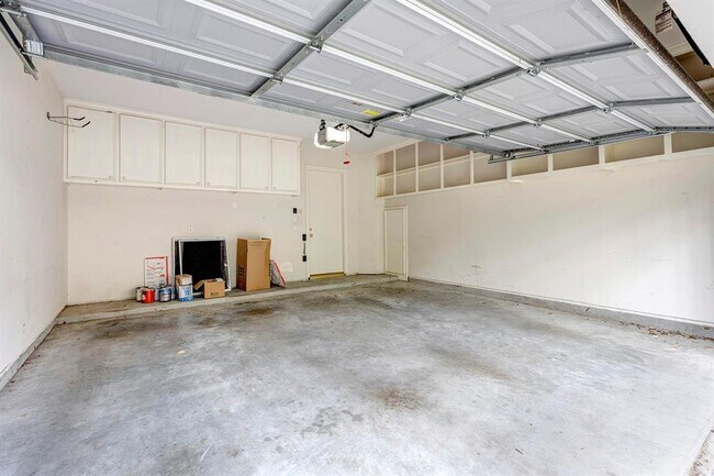 Building Photo - 57 Briar Hollow Ln