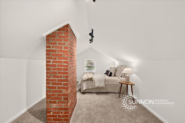Building Photo - Adorable 3 Bedroom in Plaza Midwood Close to Everything