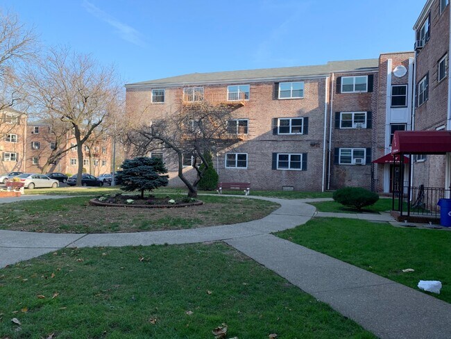 Building Photo - 111-26 66th Ave