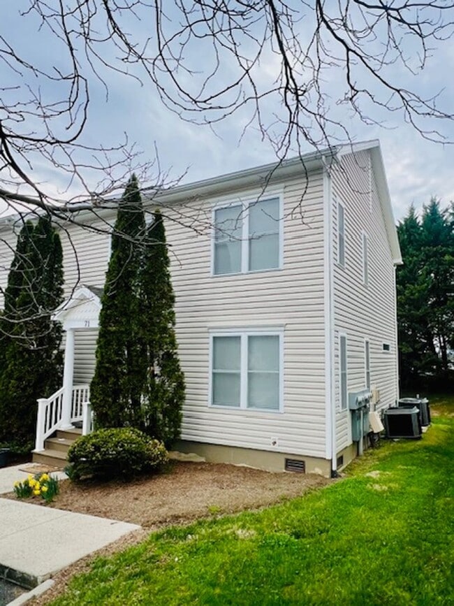 Building Photo - Townhouse Located at Pikes Place