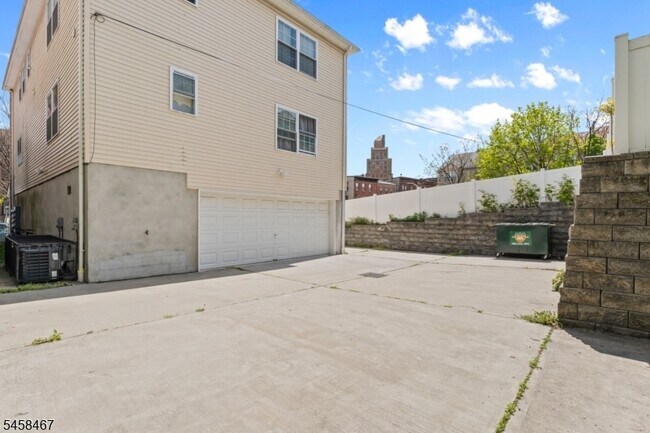 Building Photo - 453-455-455 Washington St