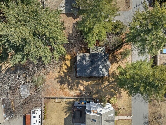 Building Photo - 67 Priscilla Ave