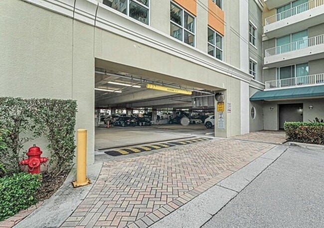 Building Photo - 625 Casa Loma Blvd