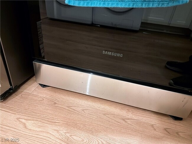 Building Photo - 350 E Desert Inn Rd