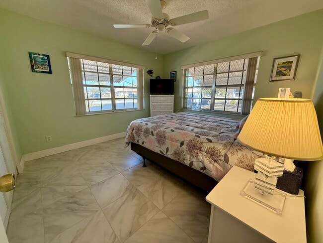 Building Photo - 5850 Summerfield Ct