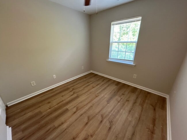 Building Photo - 4 Bedroom | 3.5 Bedroom Raleigh Townhome