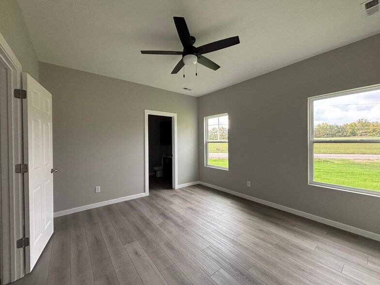 Building Photo - 4940 W Minota St