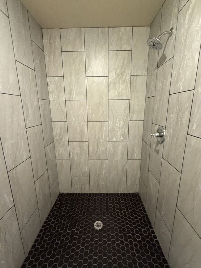 Building Photo - 3 Bed 2 Bath House with Yard Care Included.