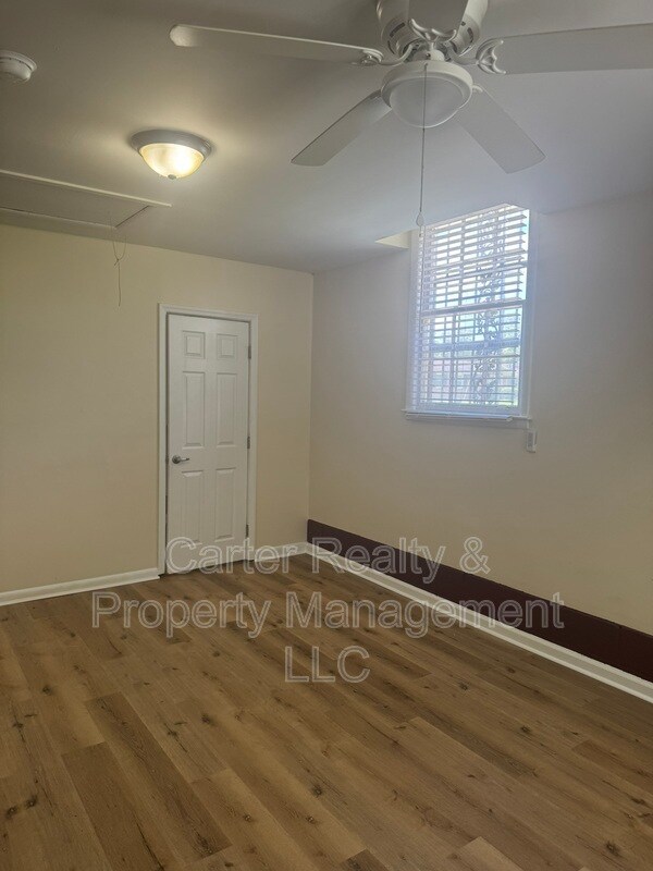 Building Photo - 3004 Lytle Dr