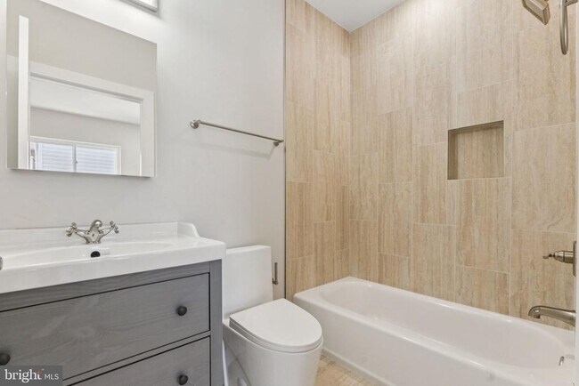 Building Photo - 1436 Parrish St