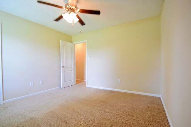 Building Photo - 137 Water Wood Ct