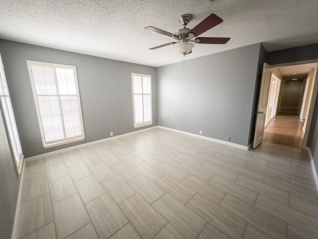 Building Photo - 2405 Stutz Pl