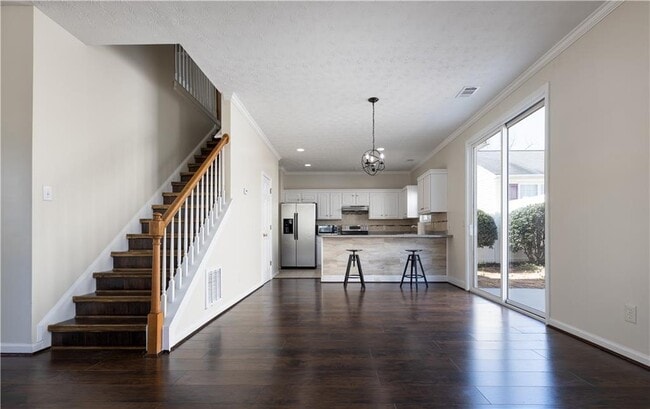 Building Photo - 317 W Oaks Trail