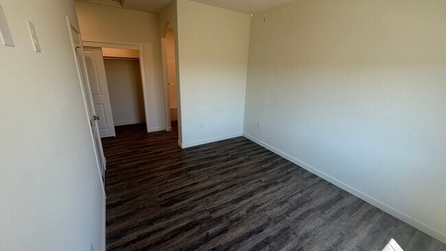 Building Photo - Coyote Run Duplexes 9004