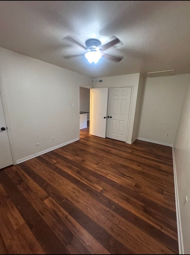 Interior Photo - Lanai Apartments LLC