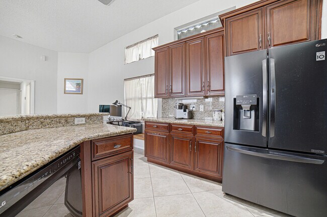 Building Photo - 10599 St Thomas Dr