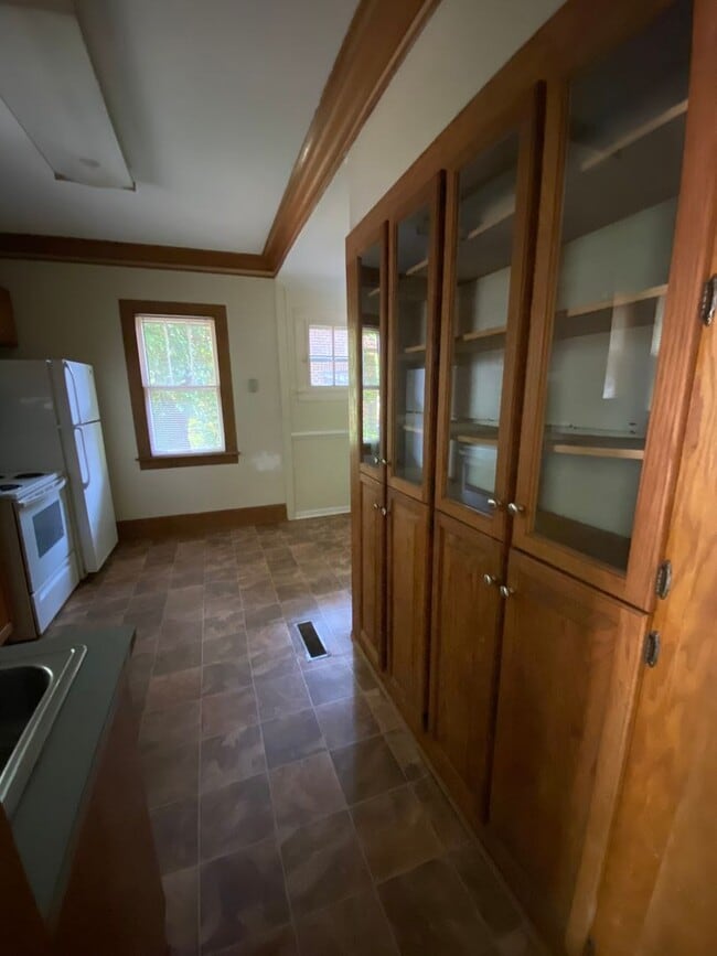 Building Photo - Historic Ranch Home