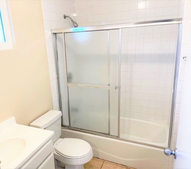 Building Photo - Newly Refreshed Single Family Home with Oversized Yard