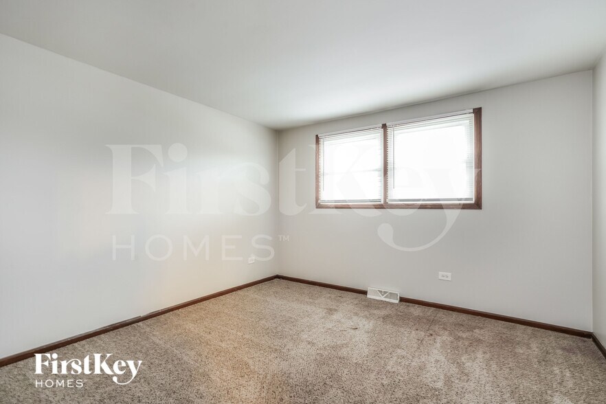 Building Photo - 744 194th St