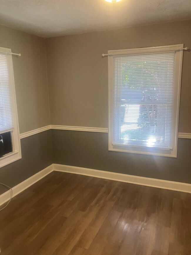 Building Photo - 4935 W 11th St
