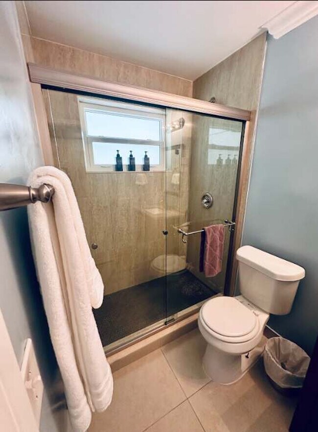 Building Photo - 4211 NE 13th Ave