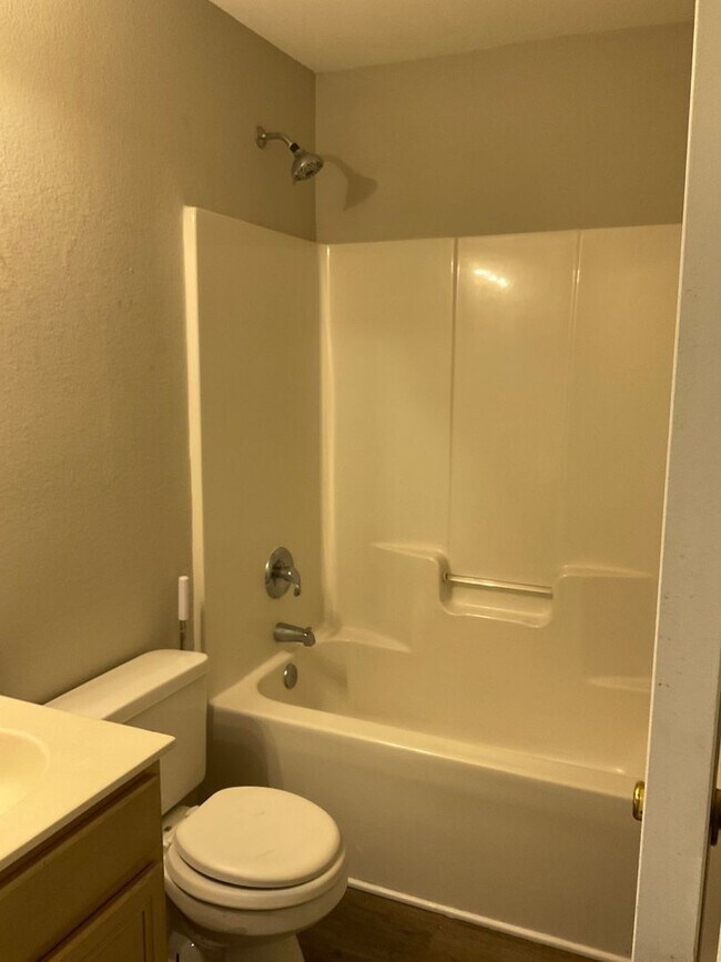 Building Photo - Available Now!! Charming and Updated Rental Home in Mt. Holly!