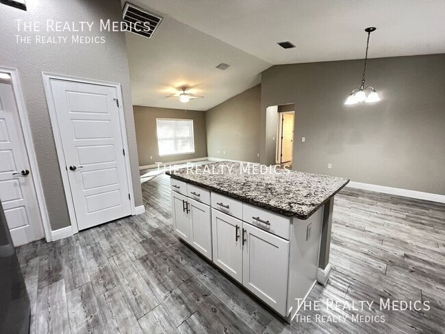 Building Photo - 32 Fir Dr