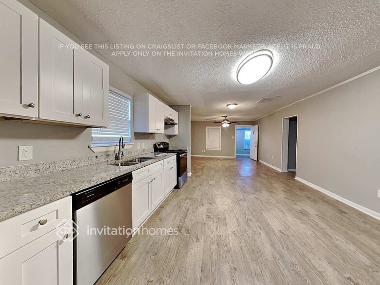 Building Photo - 905 E Crockett St