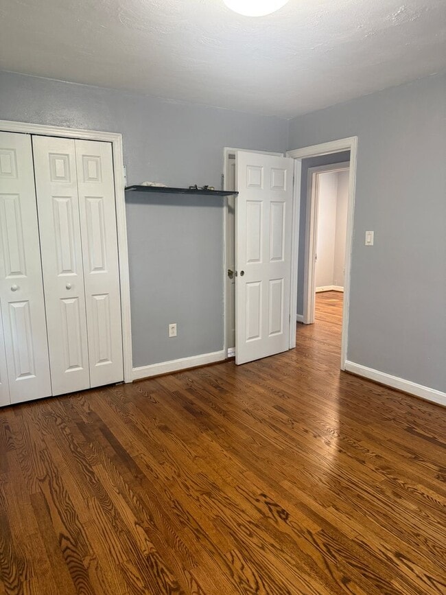 Building Photo - 3 Bedroom House