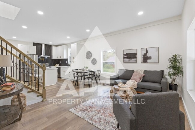 Building Photo - Stunning 4 Bd -3 Ba Single Family Home in ...