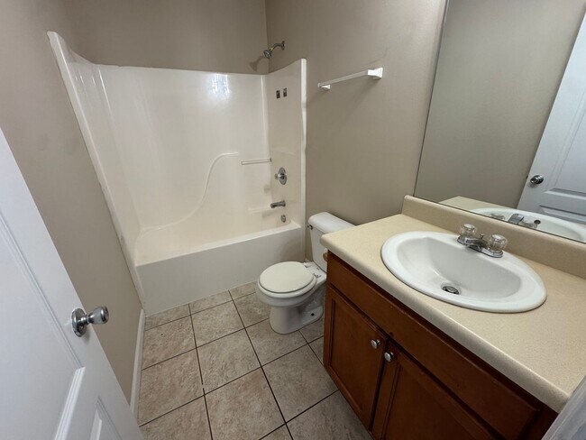 Building Photo - 17/19 Brookstone Drive