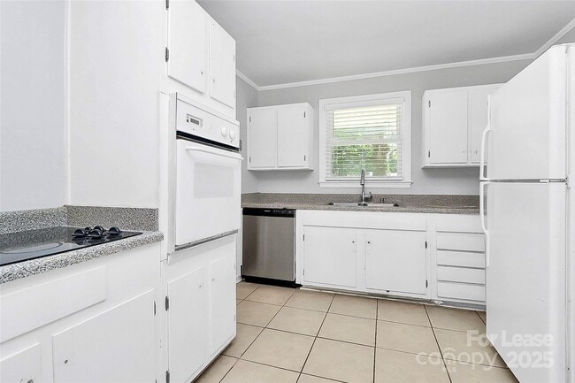 Building Photo - 228 Seneca Pl