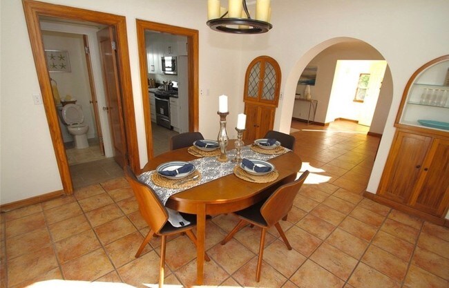 Building Photo - 1911 Cedar Ave