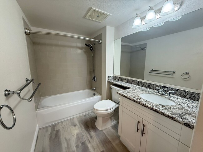 Building Photo - Country Club Village Building 5, 2-bedroom...