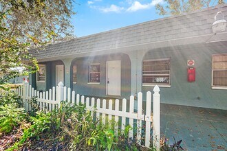 Building Photo - ST PETE APARTMENT FOR RENT!!