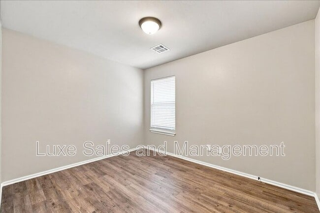 Building Photo - 404 Chalk Hill Ct