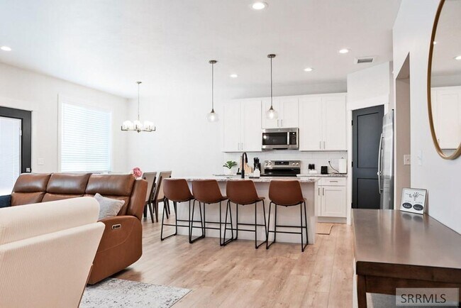 Building Photo - COMPLETELY FURNISHED HOME FOR RENT IN SUGA...