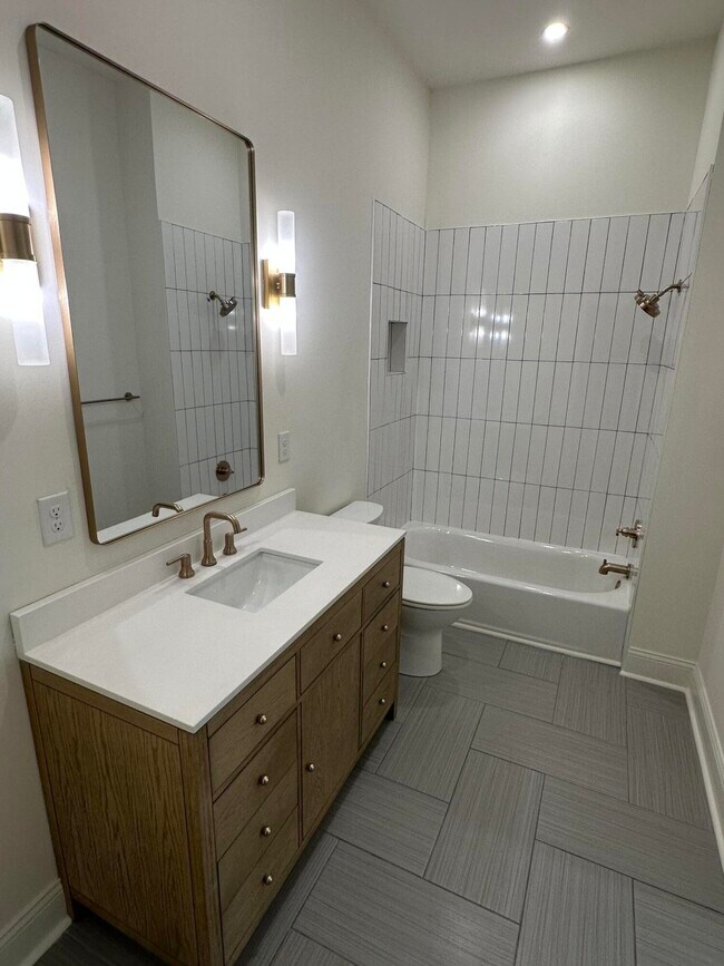 Building Photo - 307 W Main St