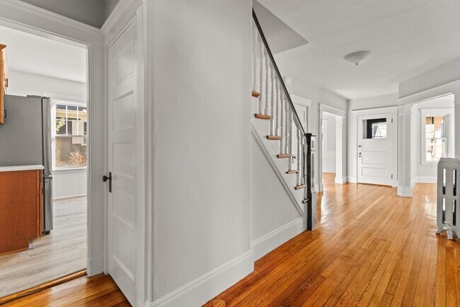 Building Photo - 22 Lewis St