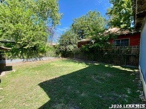 Building Photo - 2213 N Flores St