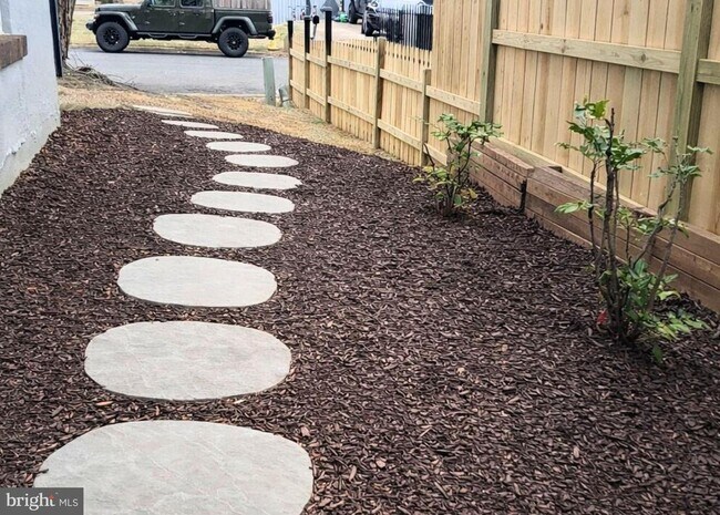 Building Photo - 14362 Southgate Ct