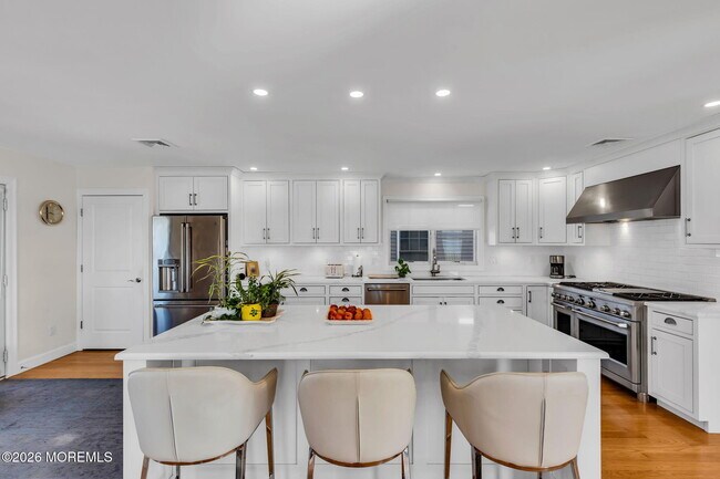 Building Photo - 550 Whiting Ave