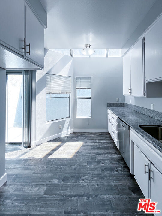 Building Photo - 9939 Topanga Canyon Blvd