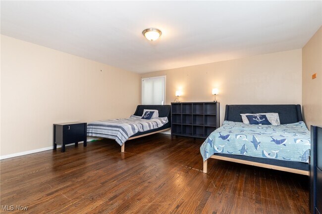 Building Photo - 25035 Penshurst Dr